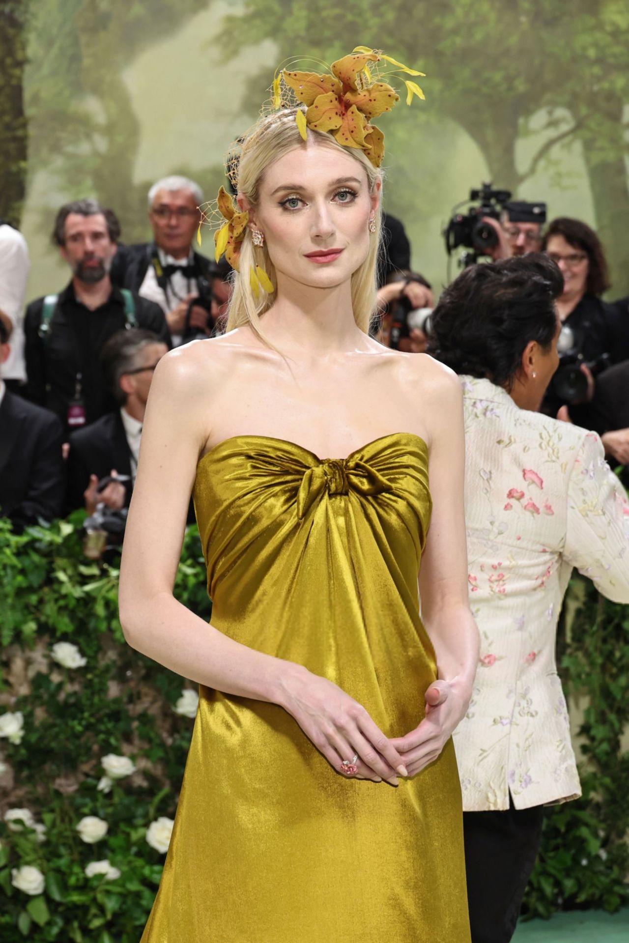 ELIZABETH DEBICKI STUNS IN DIOR AT MET GALA 2024 IN NEW YORK CITY6